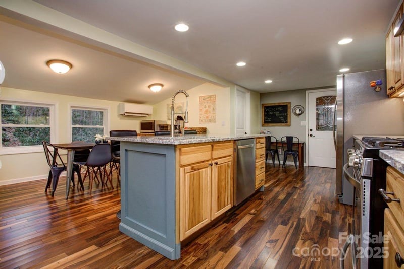 347 Blackberry Inn Rd, Weaverville, NC 28787