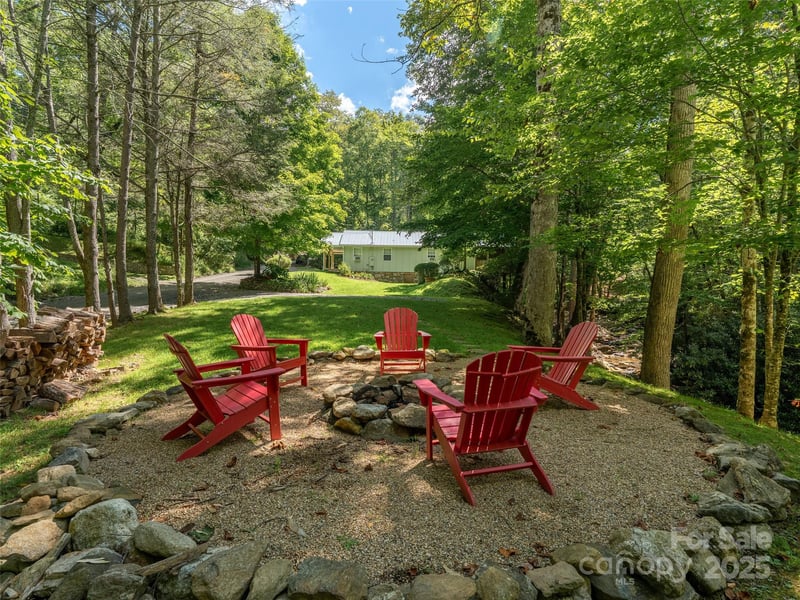 347 Blackberry Inn Rd, Weaverville, NC 28787