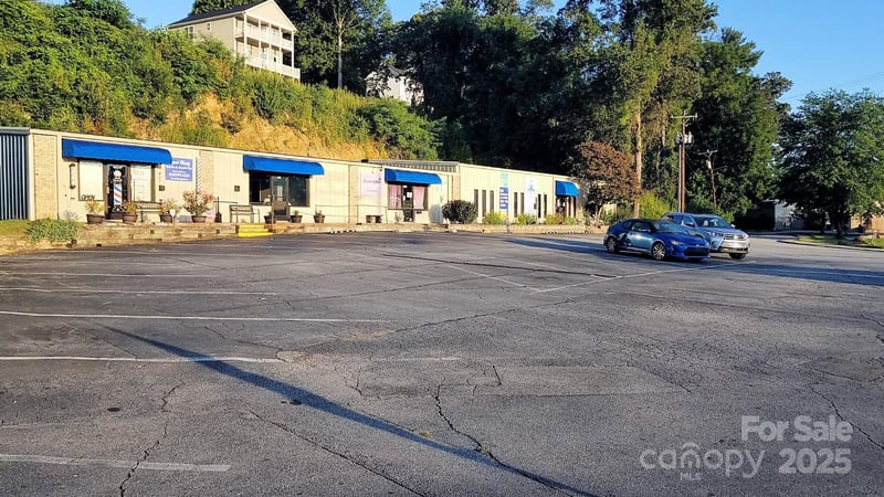 401 Kanuga Rd, Hendersonville, NC 28739