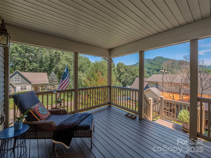 105 Deer Glade Ln, Waynesville, NC 28786