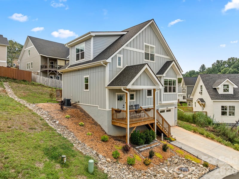 224 Oak Meadow Ln, Asheville, NC 28804