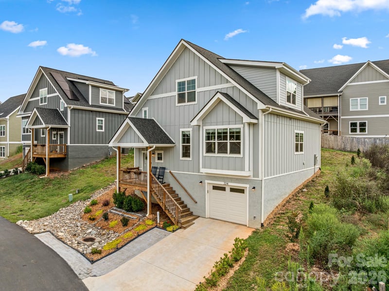 224 Oak Meadow Ln, Asheville, NC 28804