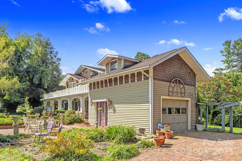 317 Courtland Blvd, Hendersonville, NC 28791