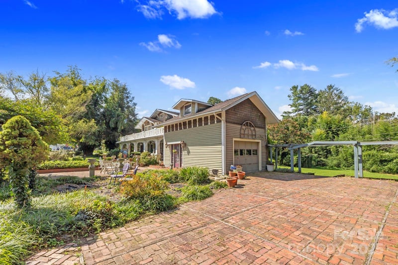 317 Courtland Blvd, Hendersonville, NC 28791