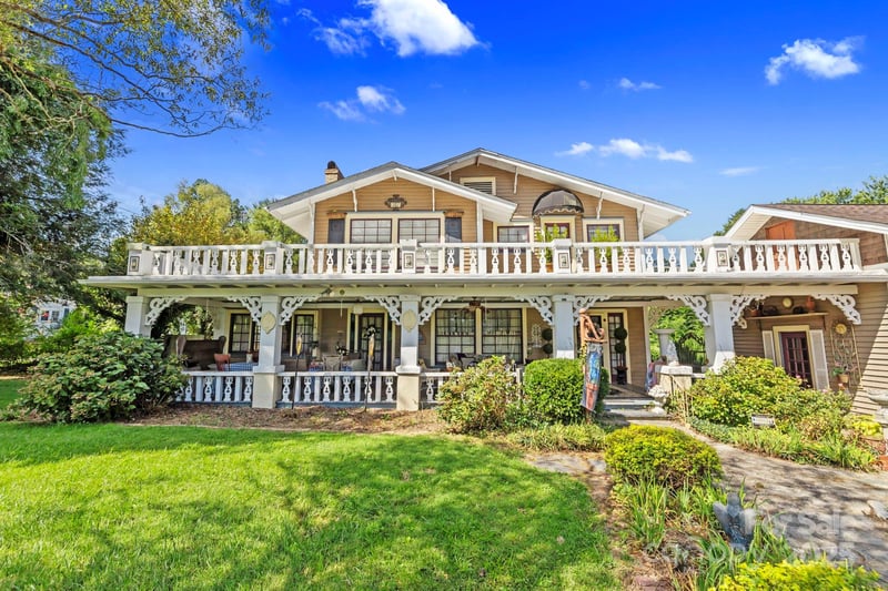 317 Courtland Blvd, Hendersonville, NC 28791