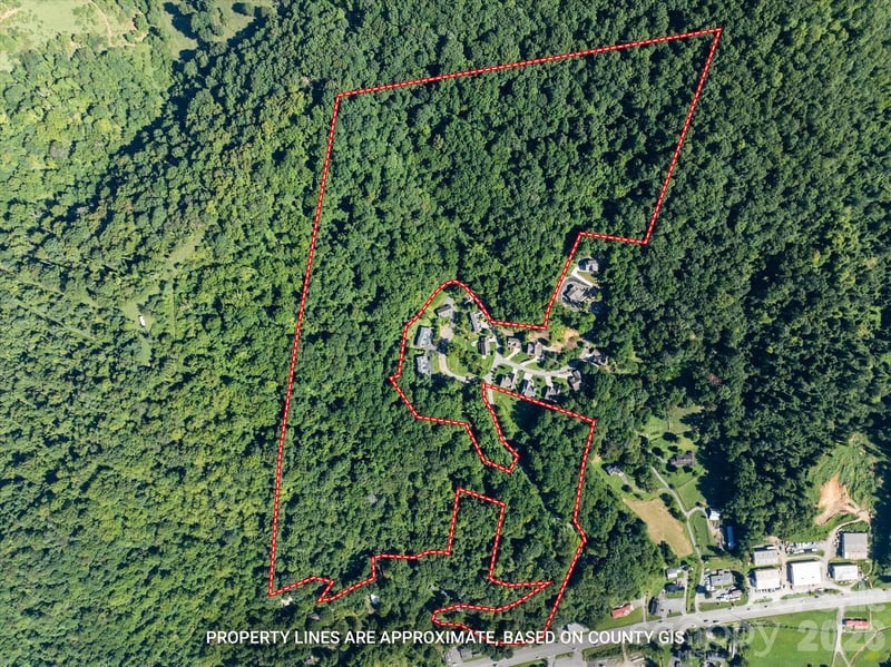 99999 Spy Rock Rd, Maggie Valley, NC 28751