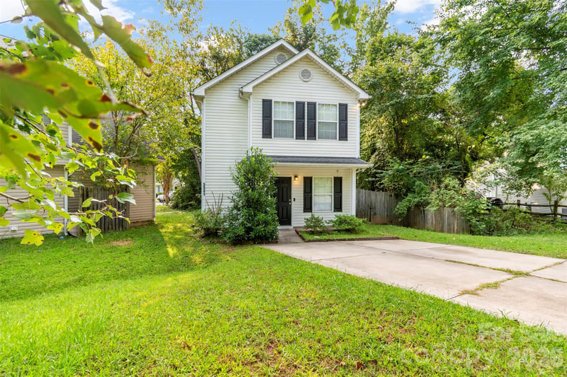 5541 Peachwood Dr, Charlotte, NC 28216
