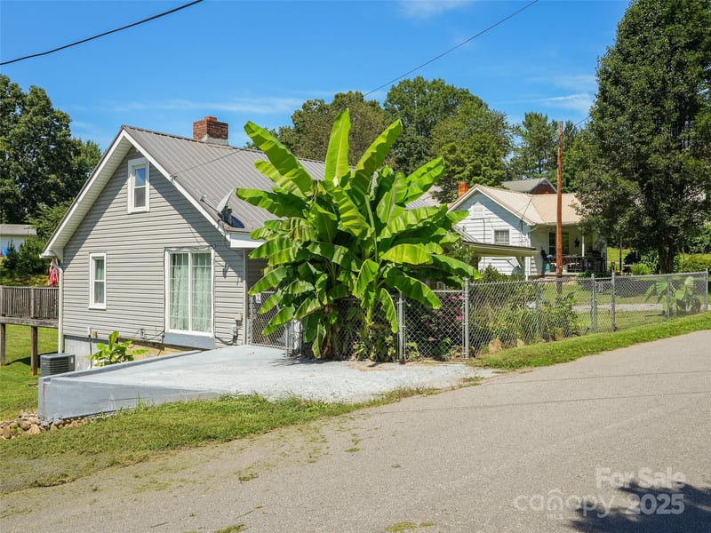 177 Dewey Ave, Canton, NC 28716