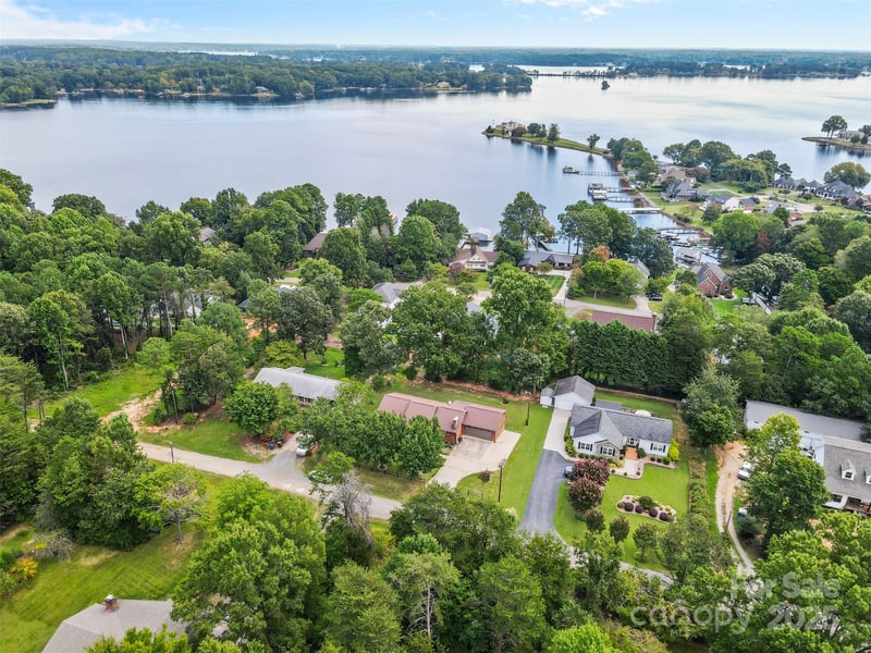 4920 Surfwood Dr, Sherrills Ford, NC 28673