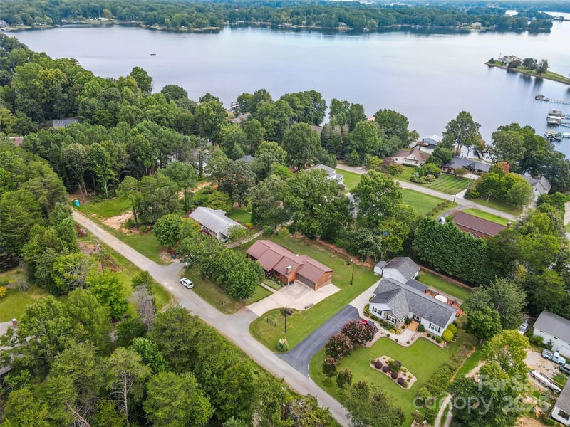 4920 Surfwood Dr, Sherrills Ford, NC 28673