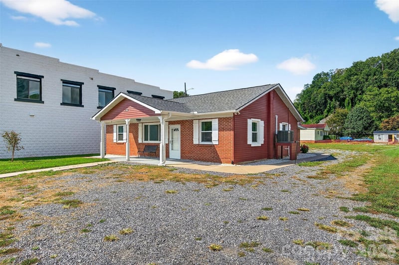 262 Catawba Ave, Old Fort, NC 28762