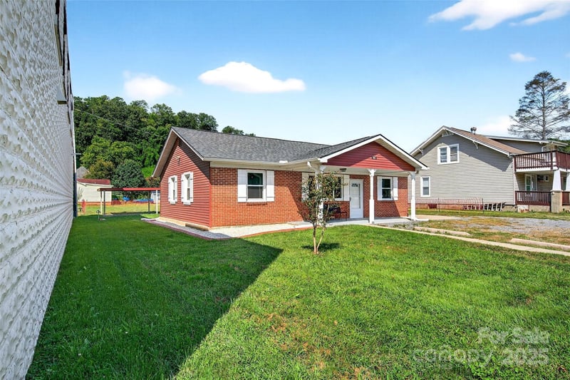 262 Catawba Ave, Old Fort, NC 28762