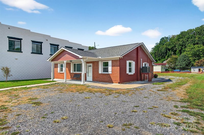 262 Catawba Ave, Old Fort, NC 28762