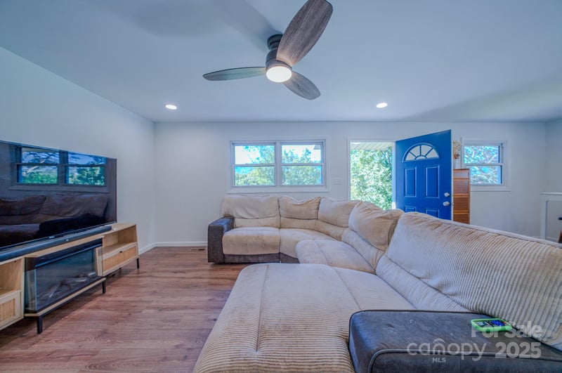 26 Center St, Candler, NC 28715