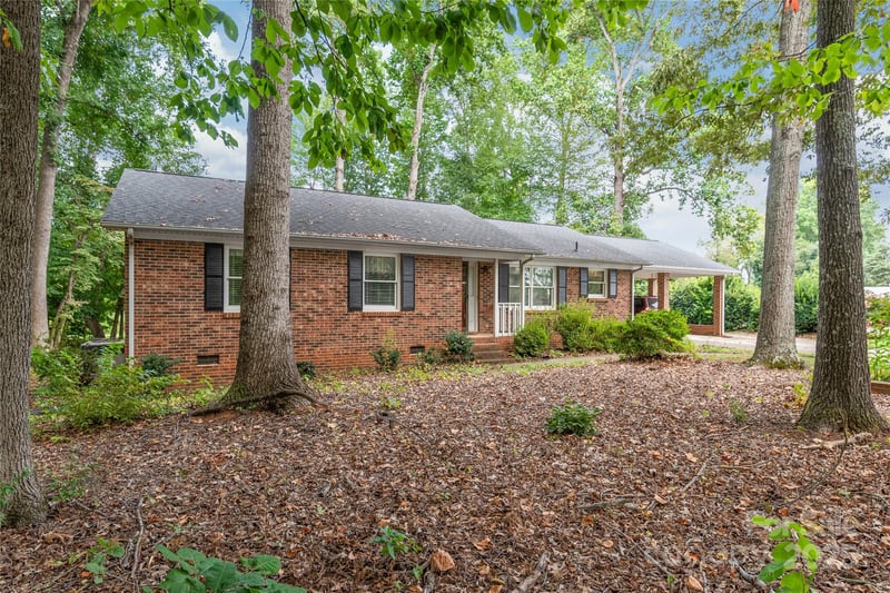 310 Oakwood Dr, Mount Holly, NC 28120