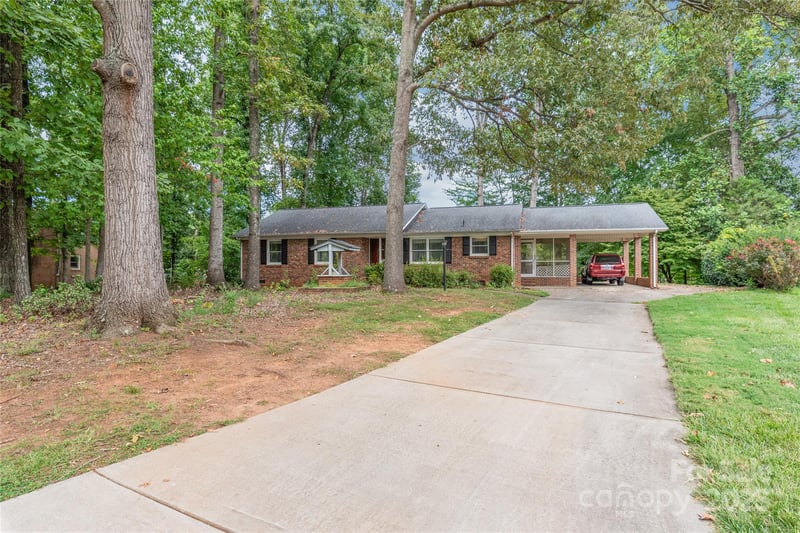 310 Oakwood Dr, Mount Holly, NC 28120