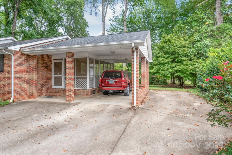 310 Oakwood Dr, Mount Holly, NC 28120