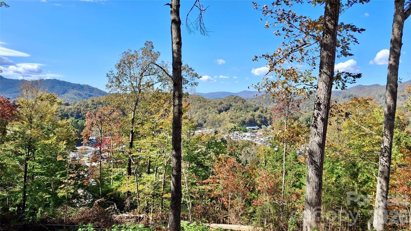 81 Bacon Dr, Bryson City, NC 28713