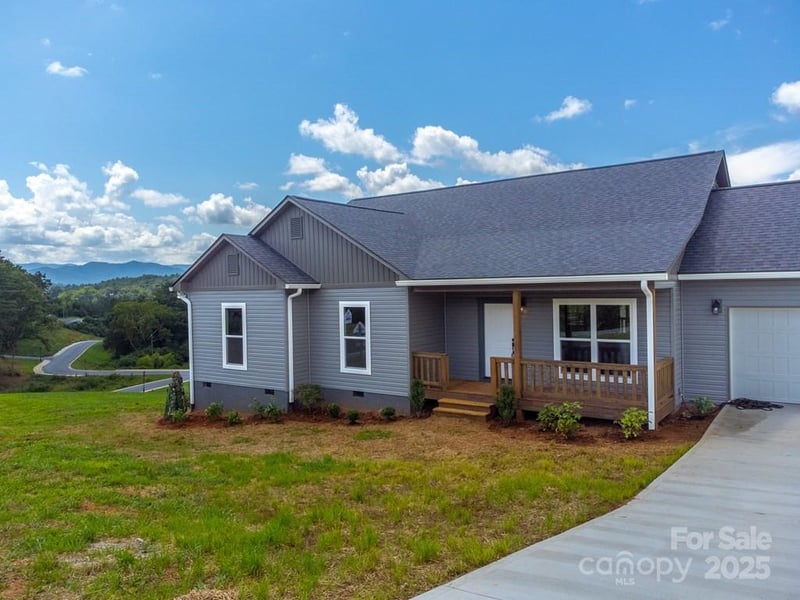 381 Scenic Ridge Cir, Franklin, NC 28734