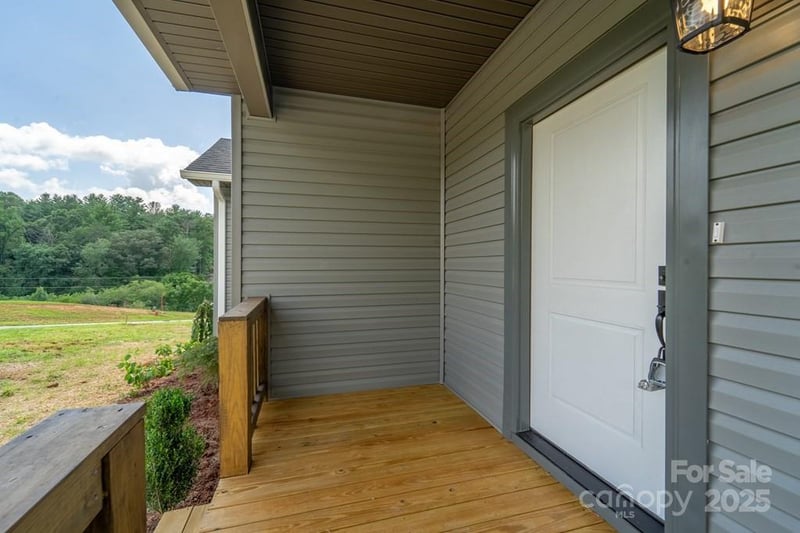 381 Scenic Ridge Cir, Franklin, NC 28734