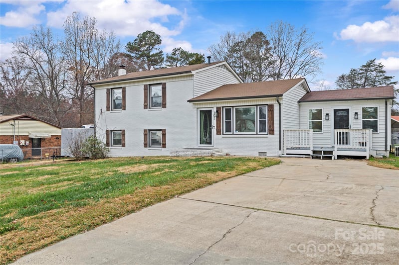 102 Wingate Dr, Stanley, NC 28164