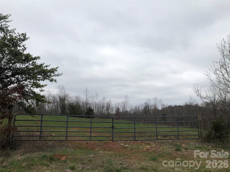 2114 Finger Bridge Rd, Hickory, NC 28602