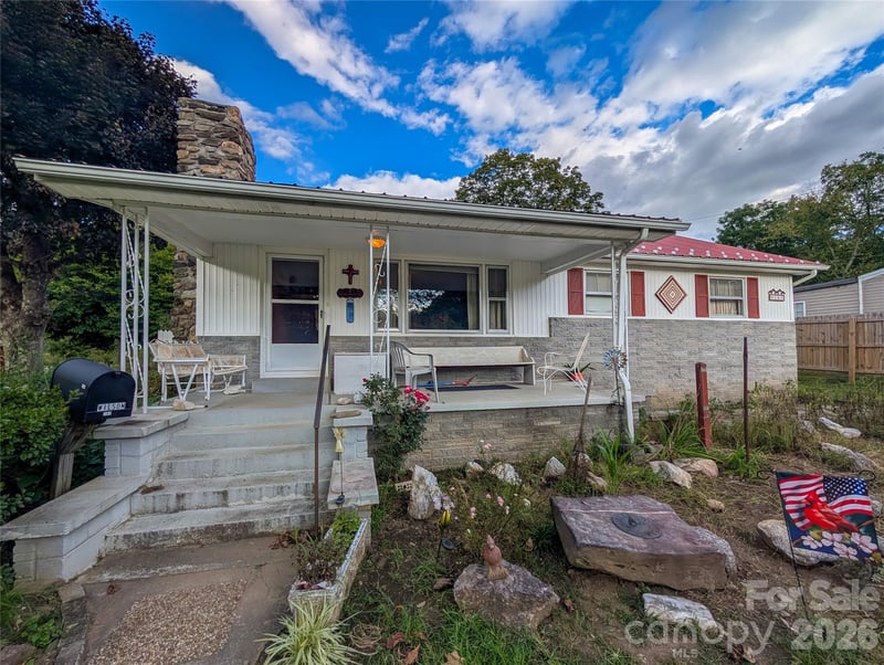 165 Cattail Creek Rd, Burnsville, NC 28714