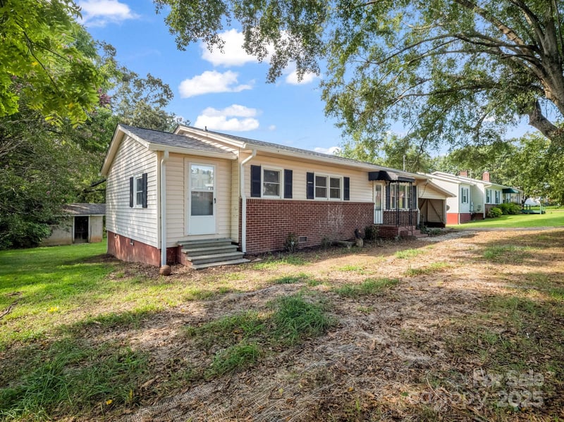 183 Hollywood St, Forest City, NC 28043