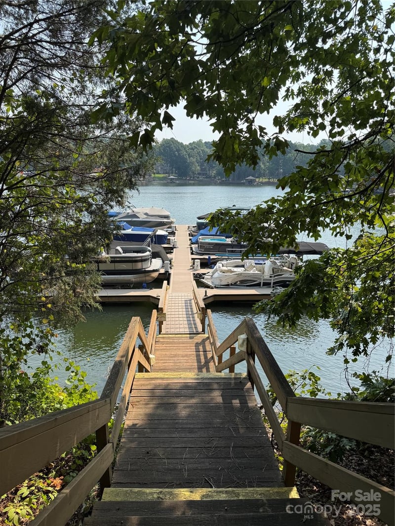 2347 Capes Cove Dr, Sherrills Ford, NC 28673