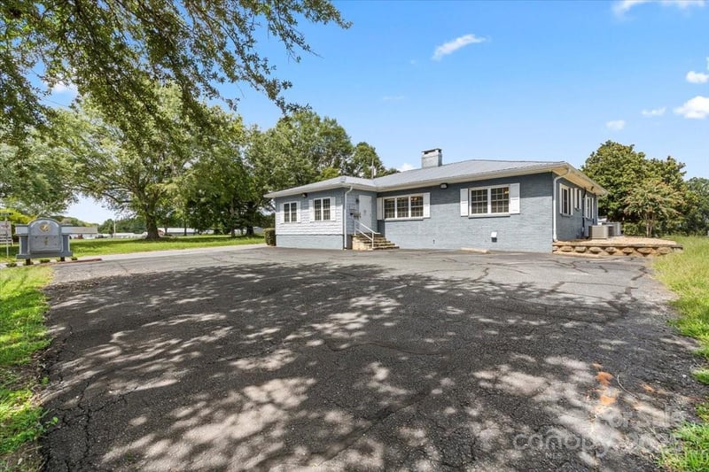 492 Main St, Forest City, NC 28043