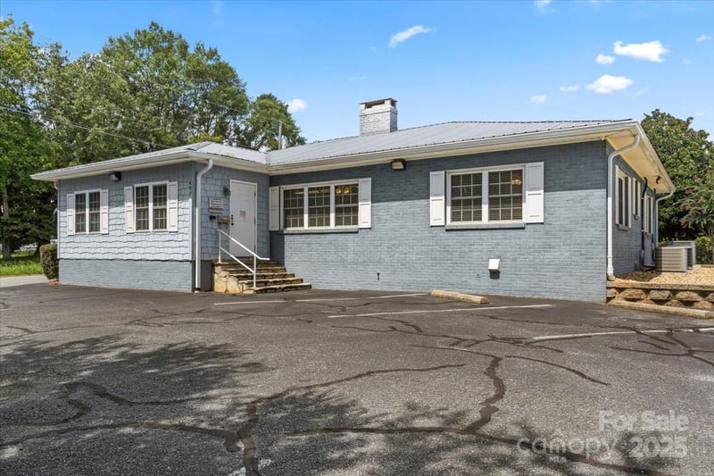 492 Main St, Forest City, NC 28043