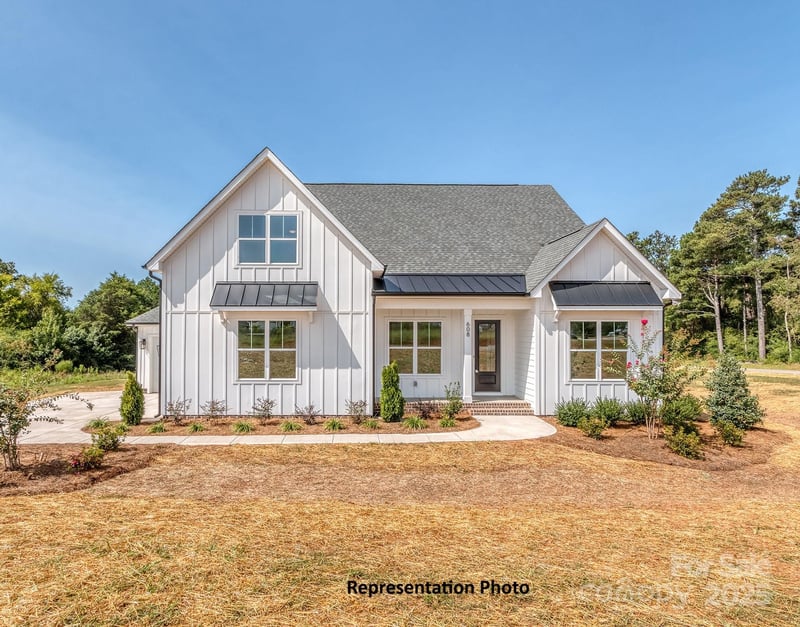 5042 Carolina North Dr, Gastonia, NC 28056