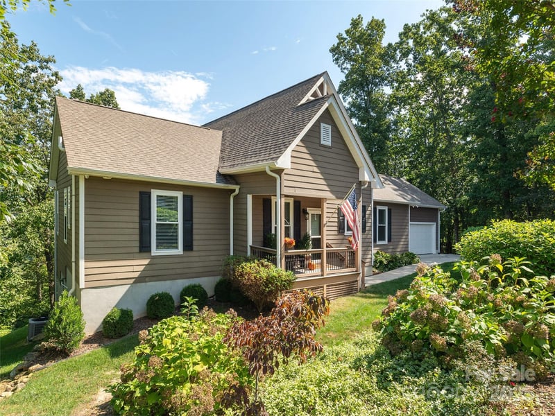 138 Lindsley Ct, Hendersonville, NC 28792