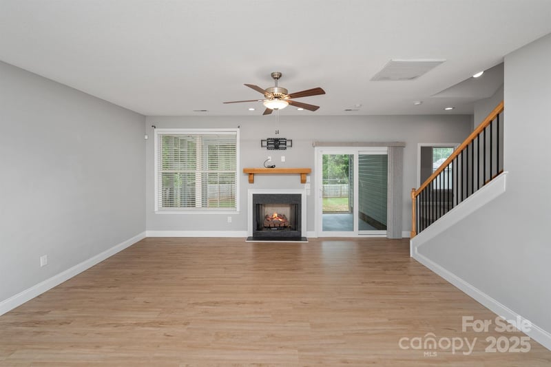 100 Holly Dr, Duncan, SC 29334