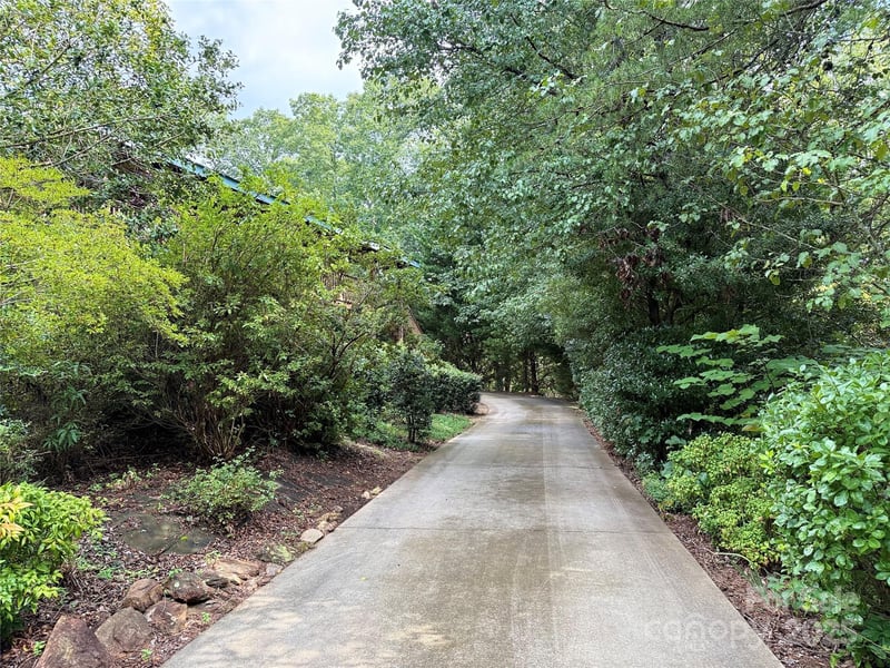 66 Ashlyn Ln, Tryon, NC 28782