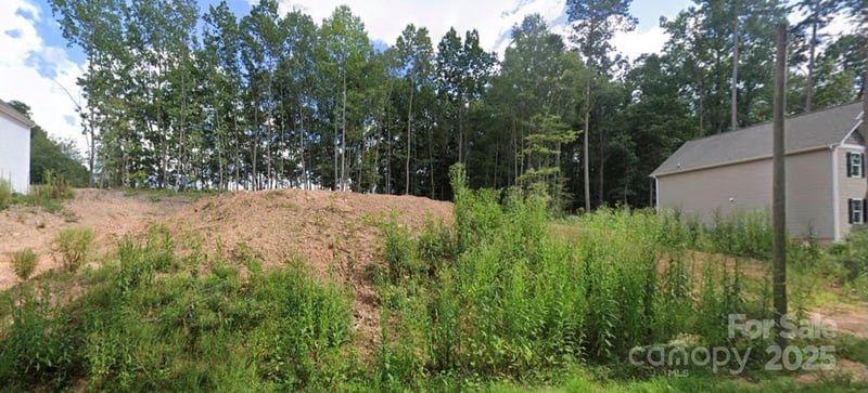1047 3rd Avenue Dr, Hickory, NC 28602