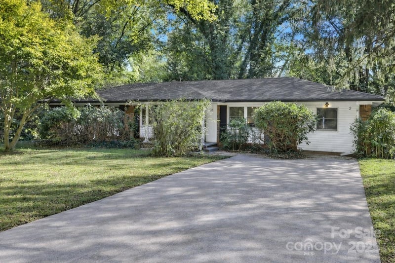 2 Fernbrook Pl, Asheville, NC 28804
