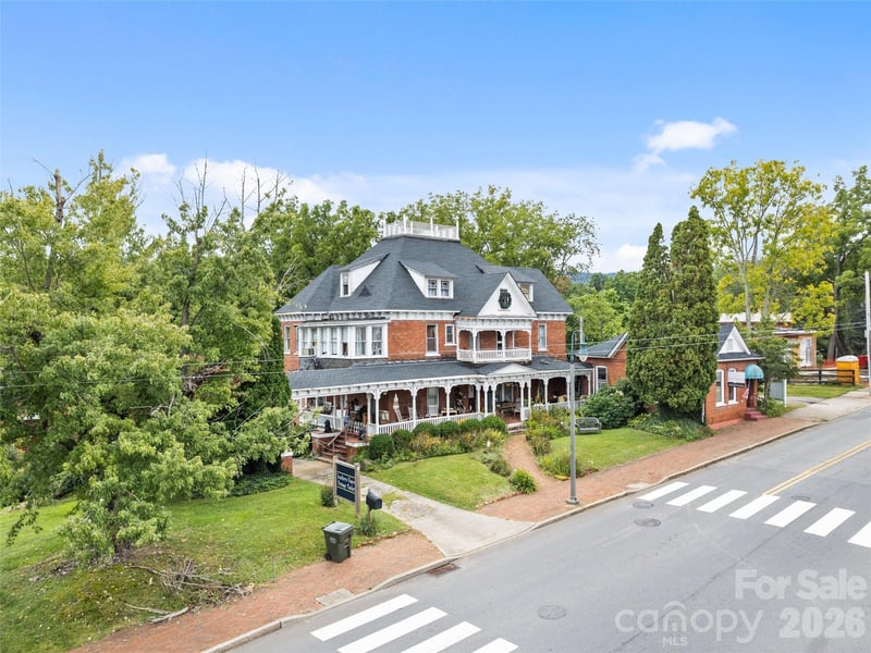 123 Main St, Waynesville, NC 28786