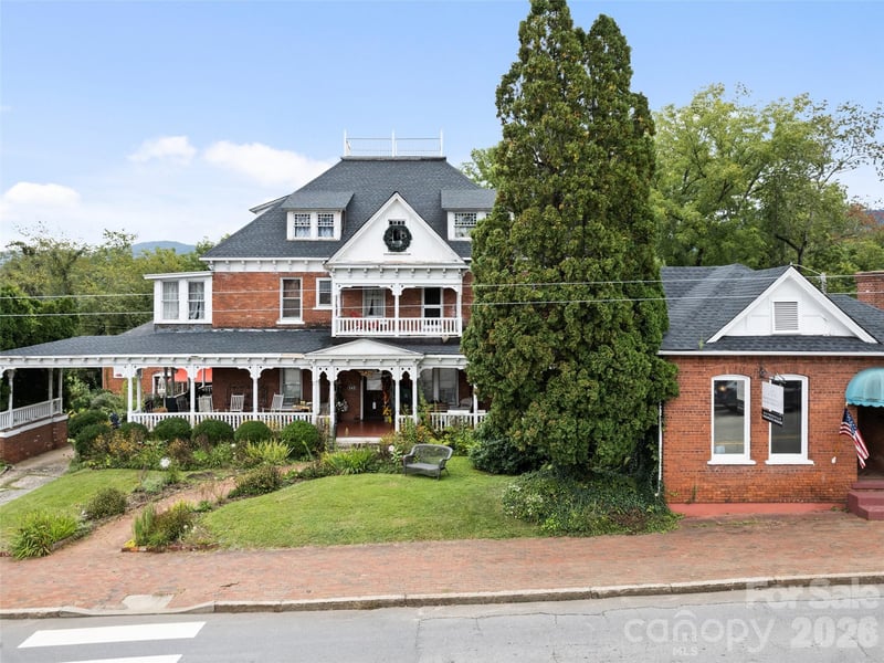 123 Main St, Waynesville, NC 28786