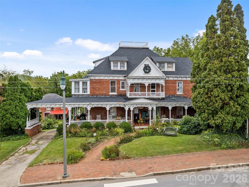 123 Main St, Waynesville, NC 28786