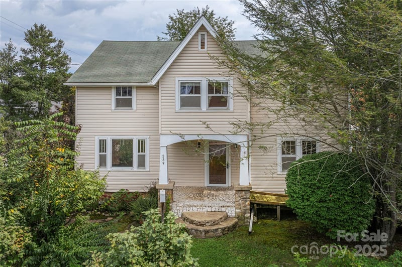 589 Pisgah Dr, Canton, NC 28716