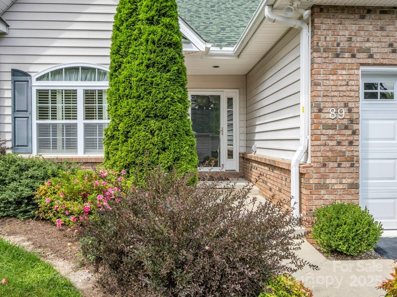 89 Victoria Park Dr, Hendersonville, NC 28792