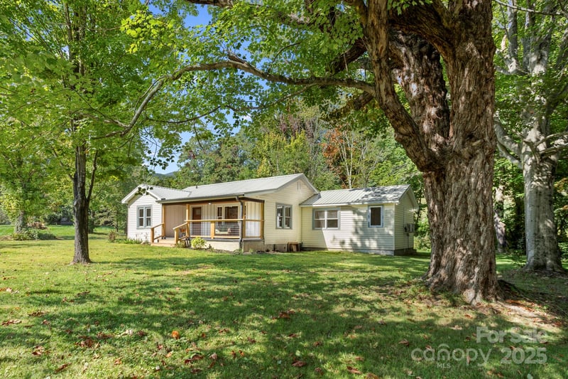 1808 Allens Creek Rd, Waynesville, NC 28786