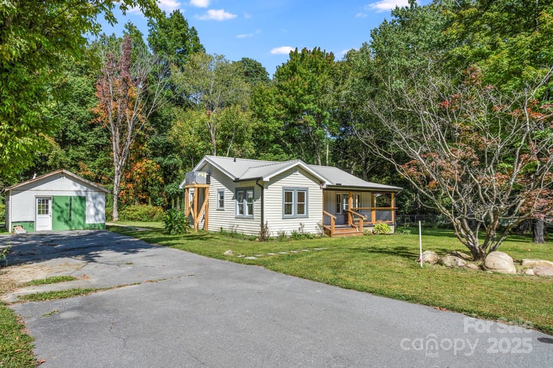 1808 Allens Creek Rd, Waynesville, NC 28786