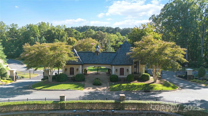 2112 Wood Clough Ct, Belmont, NC 28012