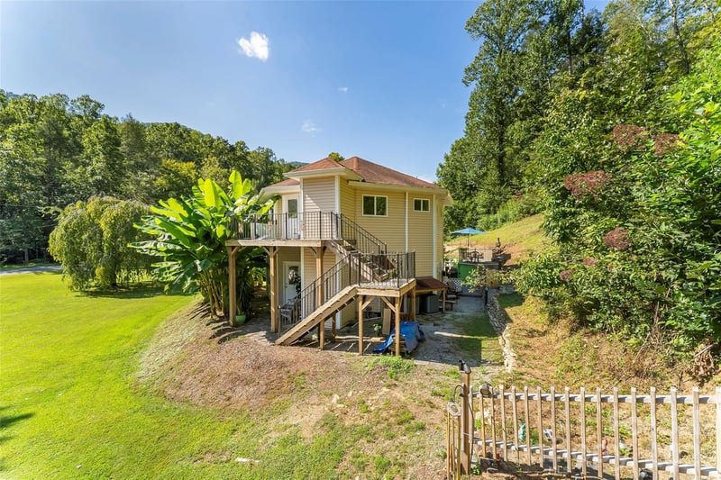 214 Locust Cove Rd, Marion, NC 28752