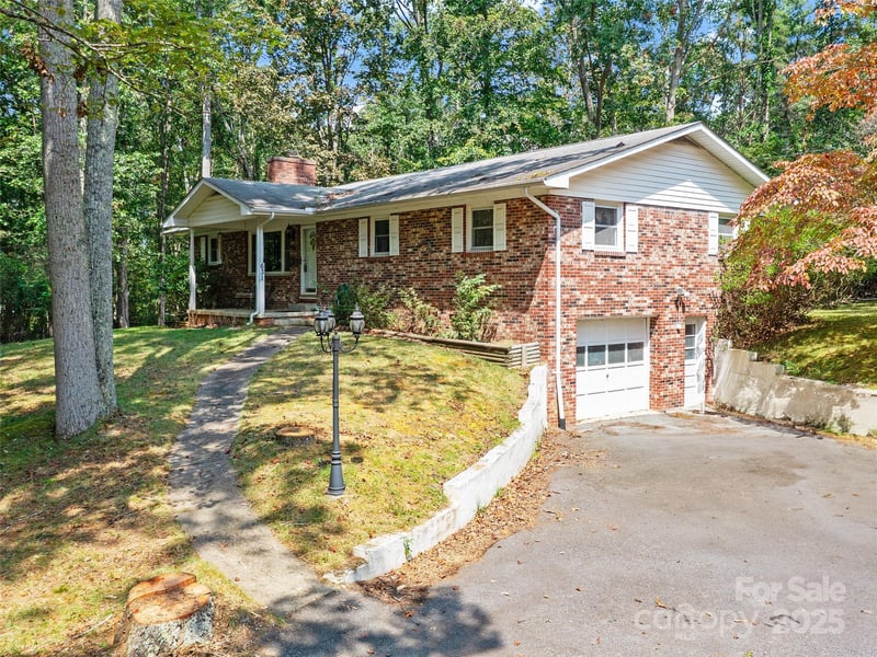 631 Macedonia Rd, Asheville, NC 28804