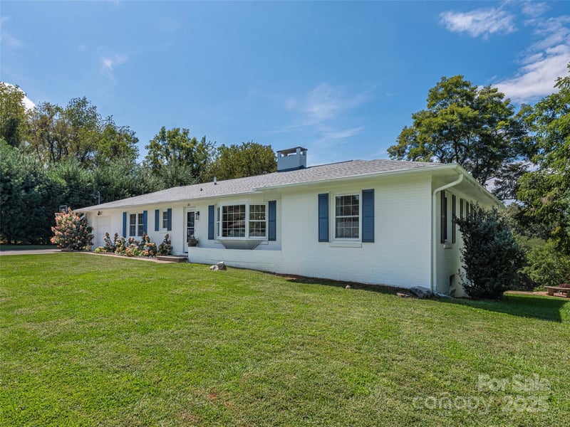 868 Mulberry St, Clyde, NC 28721