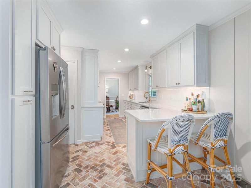 868 Mulberry St, Clyde, NC 28721