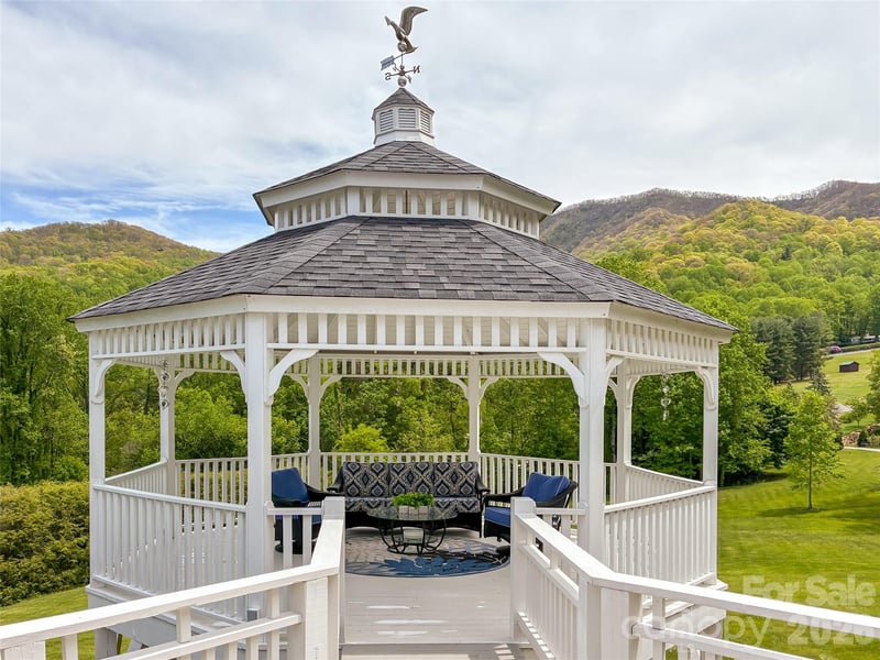 208 Parrish Farm Rd, Waynesville, NC 28786